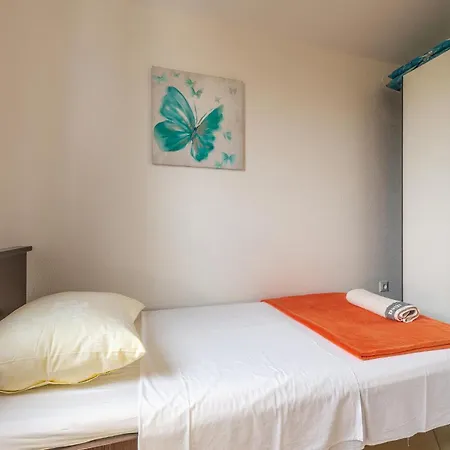 Lovely In With Kitchen Apartment