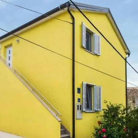 Sibenska Vi Apartment *